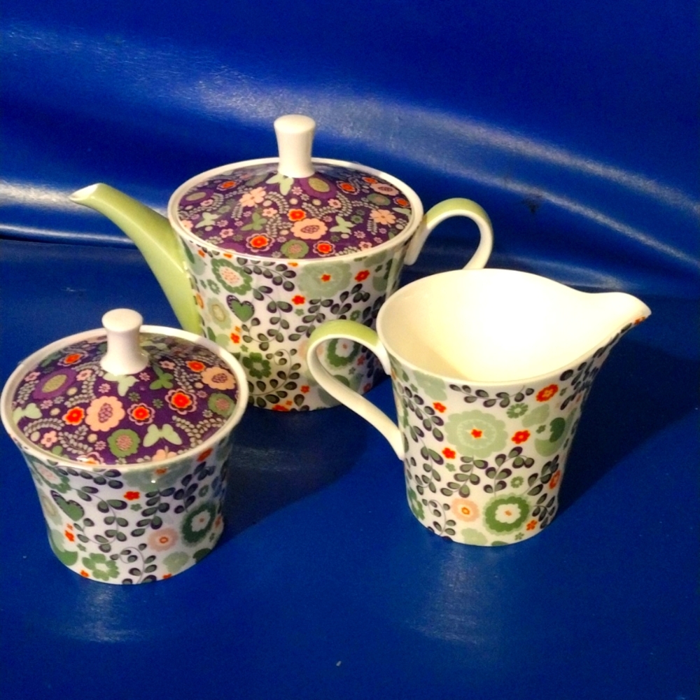 Stechcol Gracie Bone China Spring Tea Pot Set